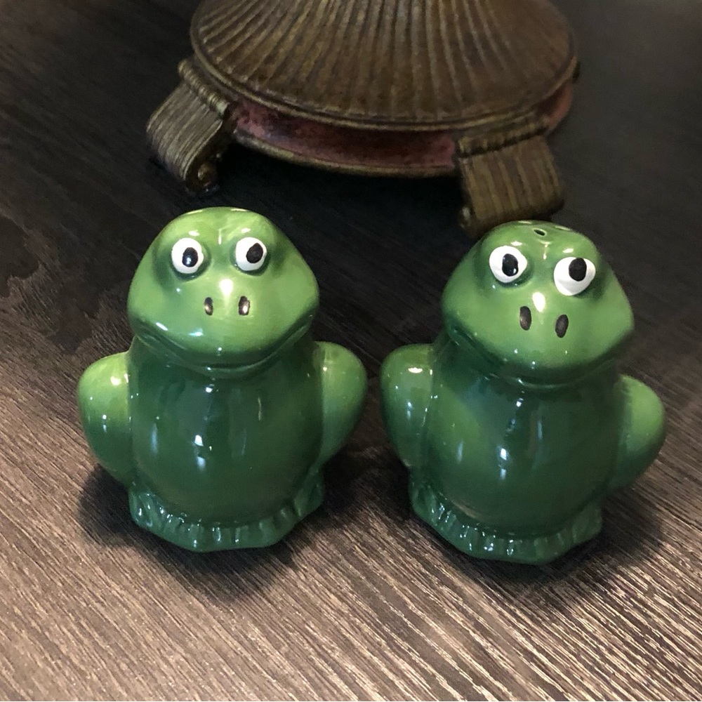 Pair of ceramic green frog salt and pepper shakers.